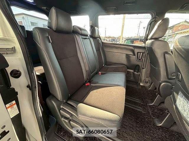 Toyota NOAH 2016-07 6672942-11