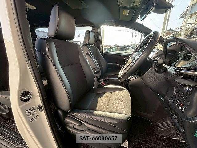 Toyota NOAH 2016-07 6672942-12
