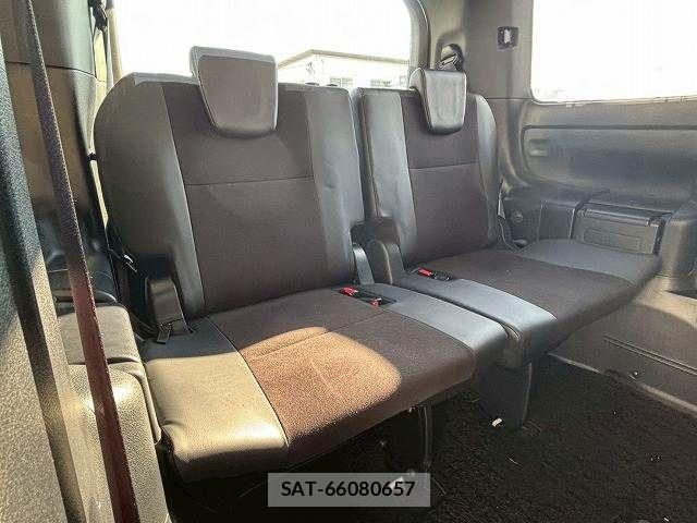 Toyota NOAH 2016-07 6672942-13