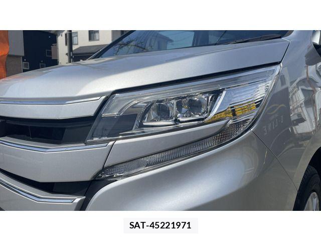 Toyota NOAH 2018-08 6677216-12