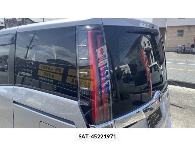 Toyota NOAH 2018-08 6677216-14