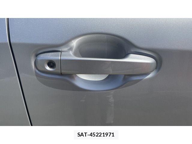 Toyota NOAH 2018-08 6677216-17