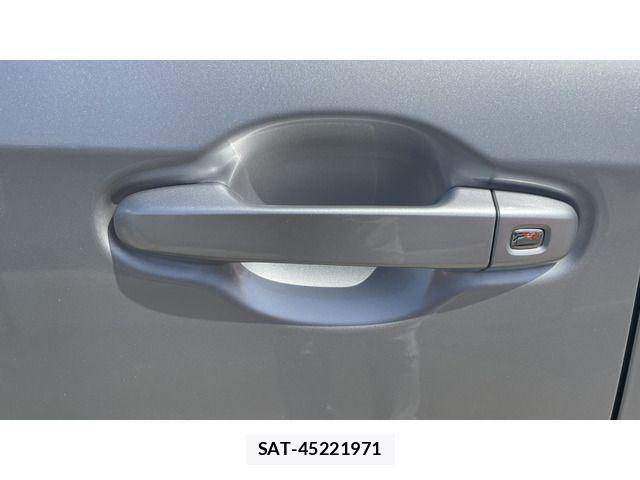 Toyota NOAH 2018-08 6677216-18