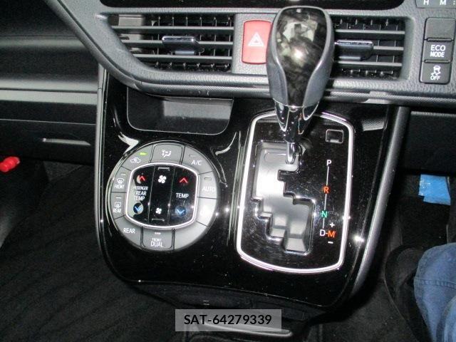 Toyota NOAH 2021-02 6677205-10