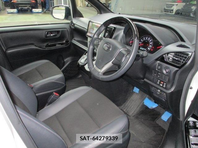 Toyota NOAH 2021-02 6677205-1