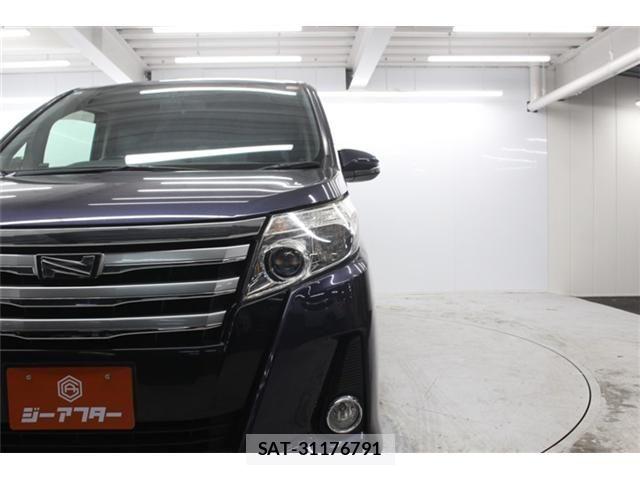 Toyota NOAH 2014-09 6677219-15