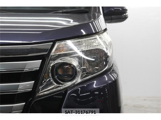 Toyota NOAH 2014-09 6677219-16