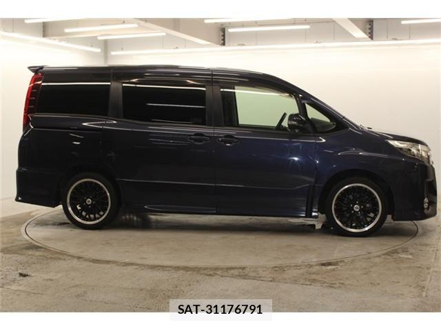 Toyota NOAH 2014-09 6677219-3