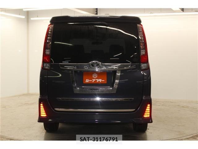 Toyota NOAH 2014-09 6677219-5