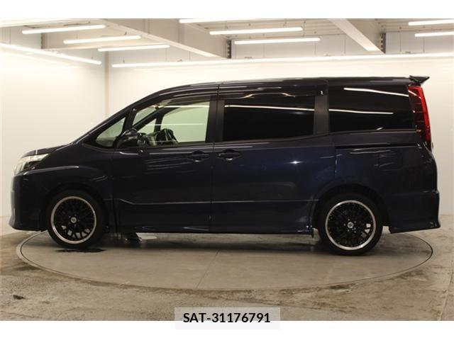 Toyota NOAH 2014-09 6677219-7