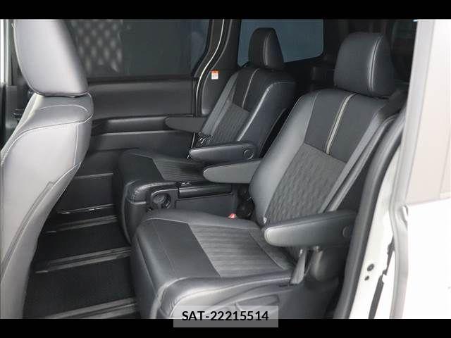 Toyota NOAH 2023-04 6677200-11