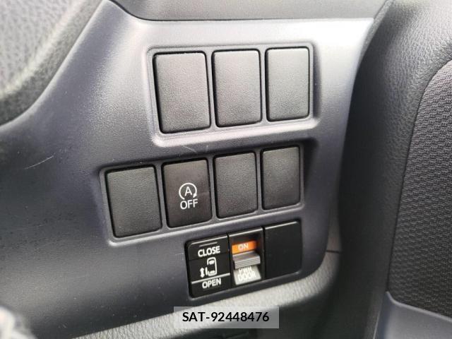 Toyota NOAH 2017-03 6682783-15