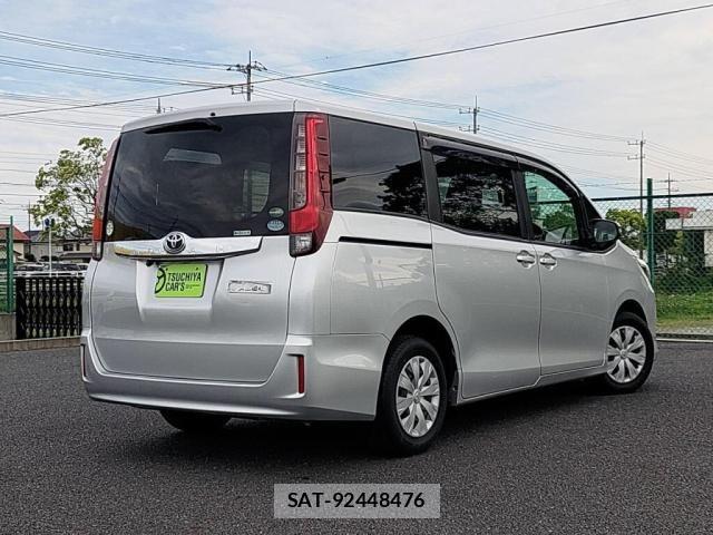 Toyota NOAH 2017-03 6682783-1
