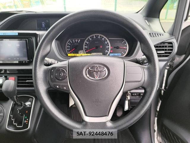 Toyota NOAH 2017-03 6682783-19