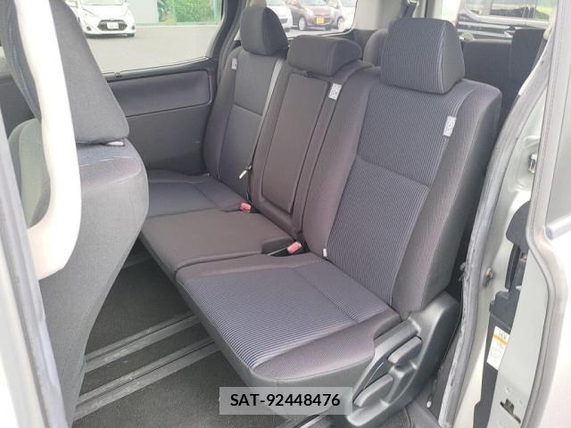 Toyota NOAH 2017-03 6682783-22