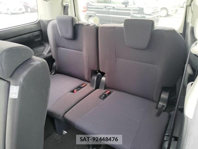 Toyota NOAH 2017-03 6682783-23