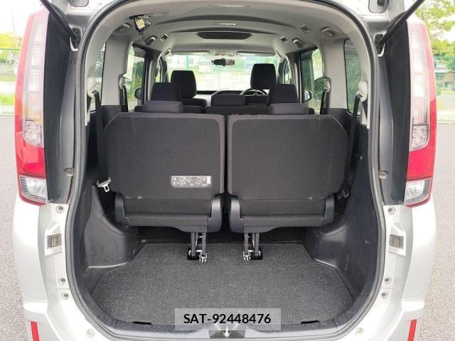 Toyota NOAH 2017-03 6682783-24