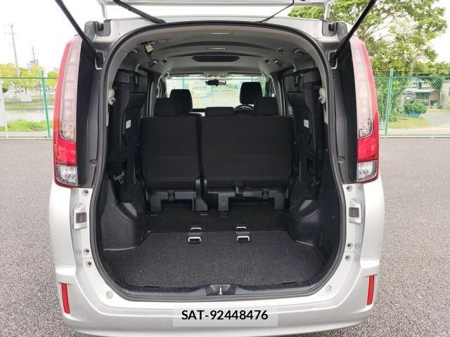 Toyota NOAH 2017-03 6682783-26