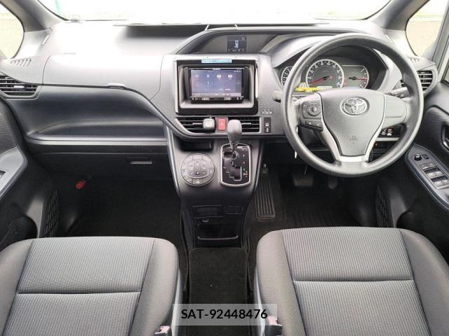 Toyota NOAH 2017-03 6682783-2