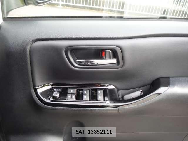 Toyota NOAH 2018-09 6691143-26