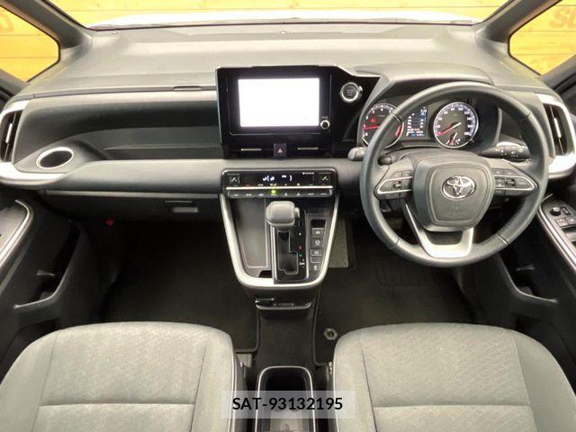 Toyota NOAH 2022-04 6716891-1