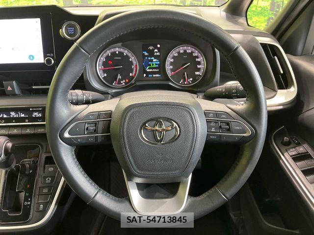 Toyota NOAH 2022-04 6716899-10