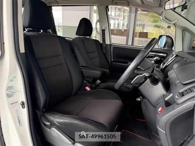 Toyota NOAH 2011-11 6752666-12