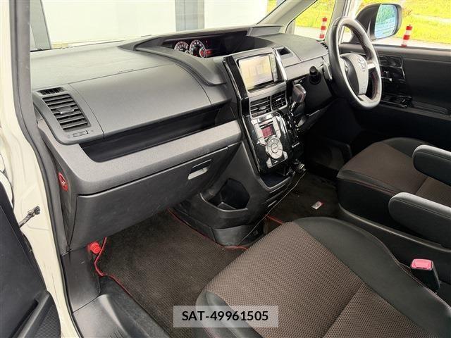 Toyota NOAH 2011-11 6752666-14