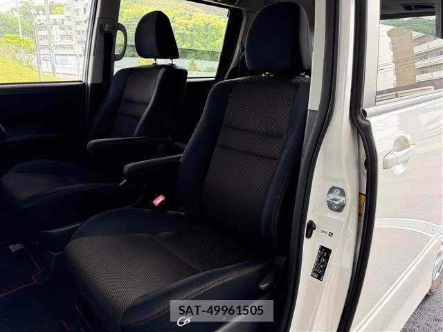 Toyota NOAH 2011-11 6752666-15