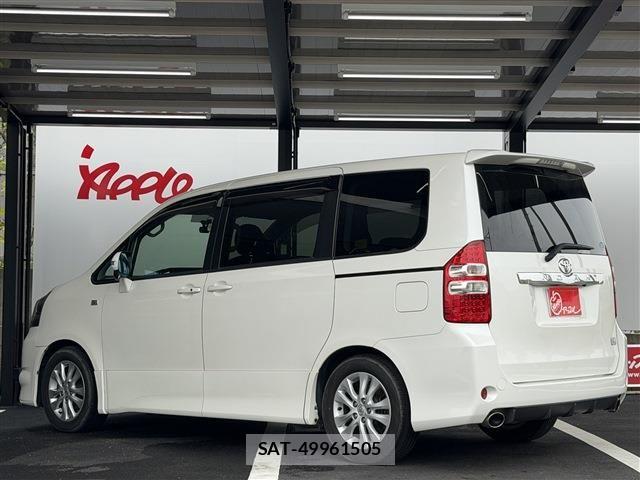Toyota NOAH 2011-11 6752666-3