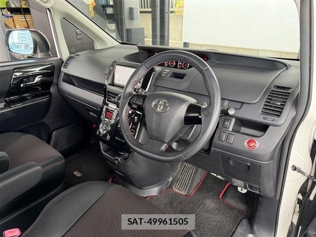 Toyota NOAH 2011-11 6752666-6