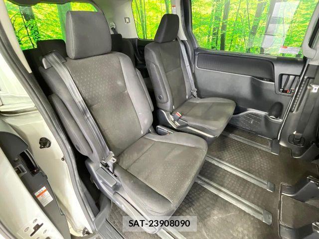 Toyota NOAH 2016-03 6752664-7