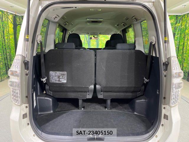 Toyota NOAH 2013-06 6816253-19