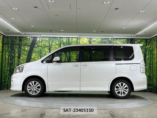 Toyota NOAH 2013-06 6816253-2
