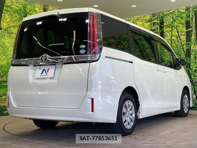 Toyota NOAH 2018-01 6816247-16
