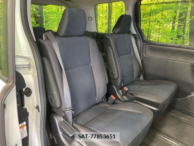 Toyota NOAH 2018-01 6816247-8