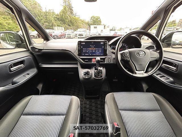 Toyota NOAH 2016-07 6816248-1