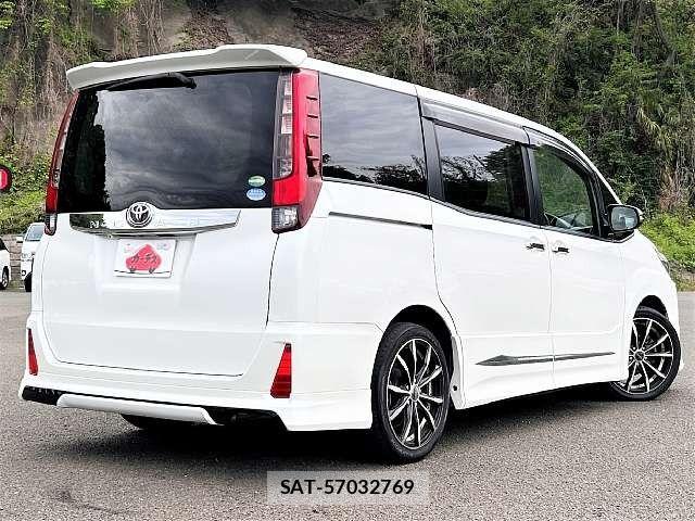 Toyota NOAH 2016-07 6816248-2