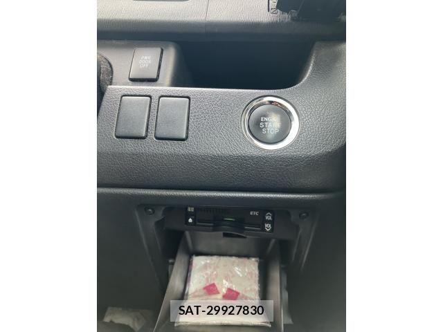 Toyota NOAH 2012-06 6910309-17