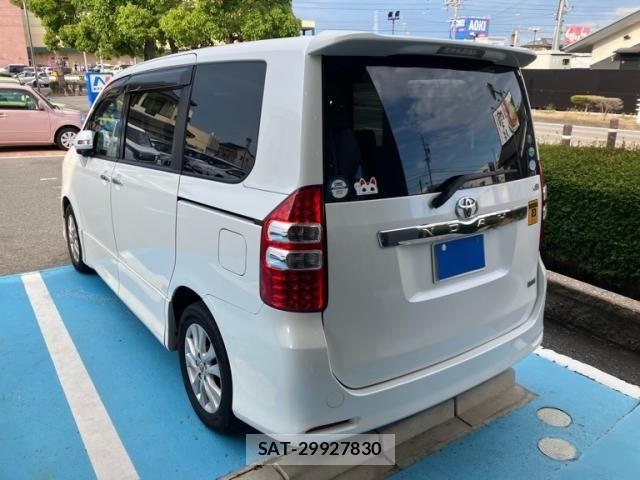 Toyota NOAH 2012-06 6910309-3