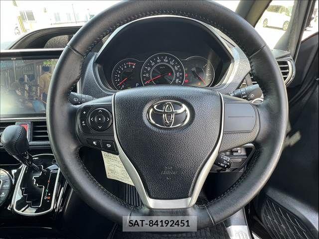 Toyota NOAH 2017-08 6910303-25