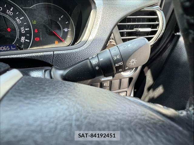 Toyota NOAH 2017-08 6910303-27