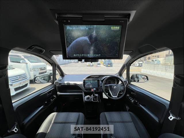 Toyota NOAH 2017-08 6910303-2