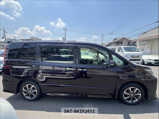 Toyota NOAH 2017-08 6910303-5