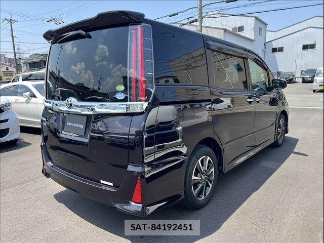 Toyota NOAH 2017-08 6910303-7