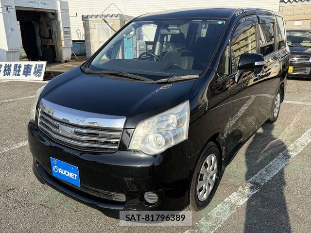 Toyota NOAH 2013-02 6910314-0