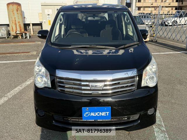 Toyota NOAH 2013-02 6910314-1