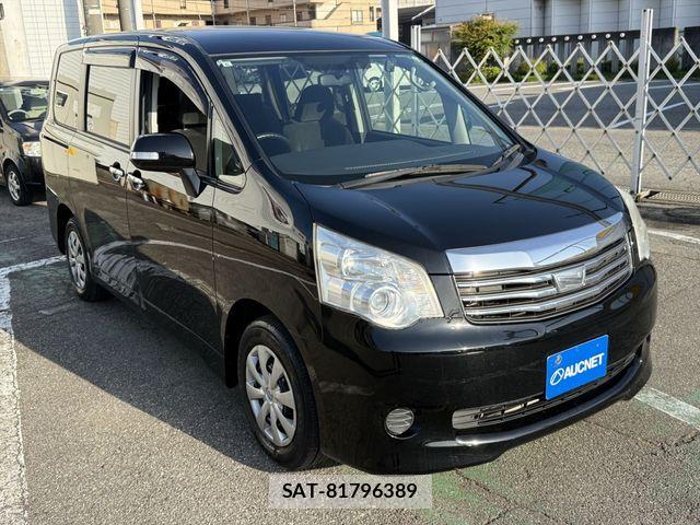 Toyota NOAH 2013-02 6910314-2