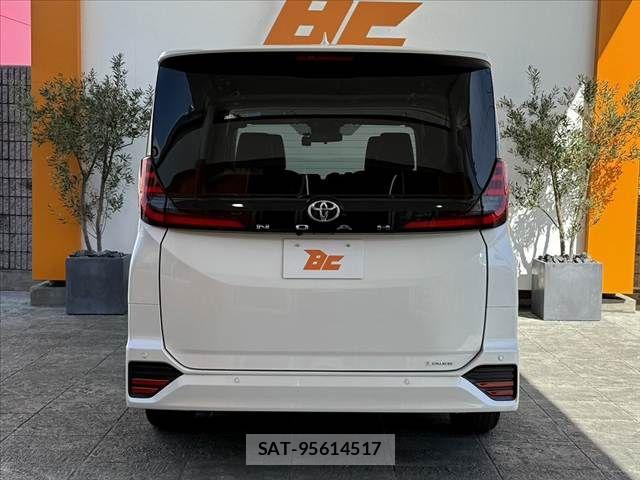 Toyota NOAH 2023-07 6910276-13
