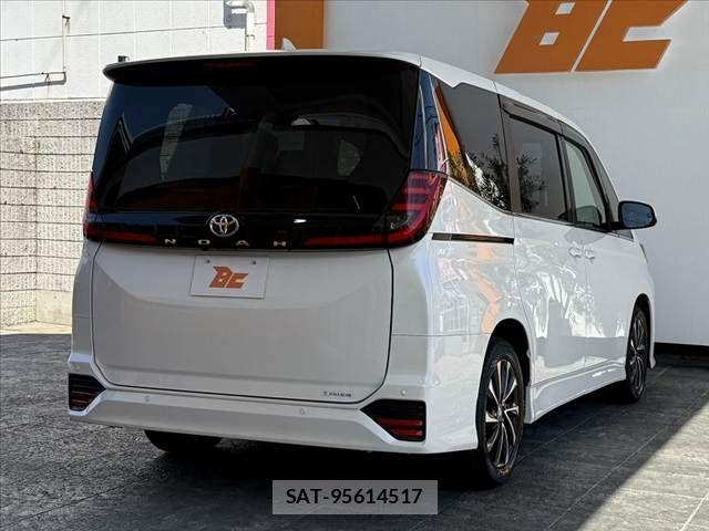 Toyota NOAH 2023-07 6910276-14